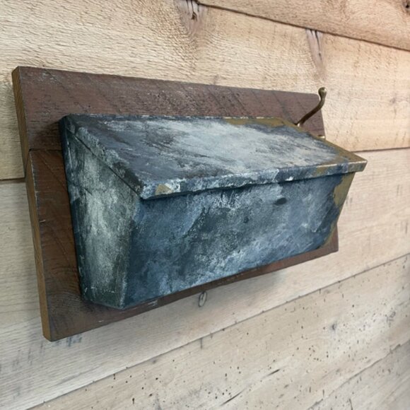 Wall trunk box on an upcycled wood for wall decoration - Picture 4 of 5